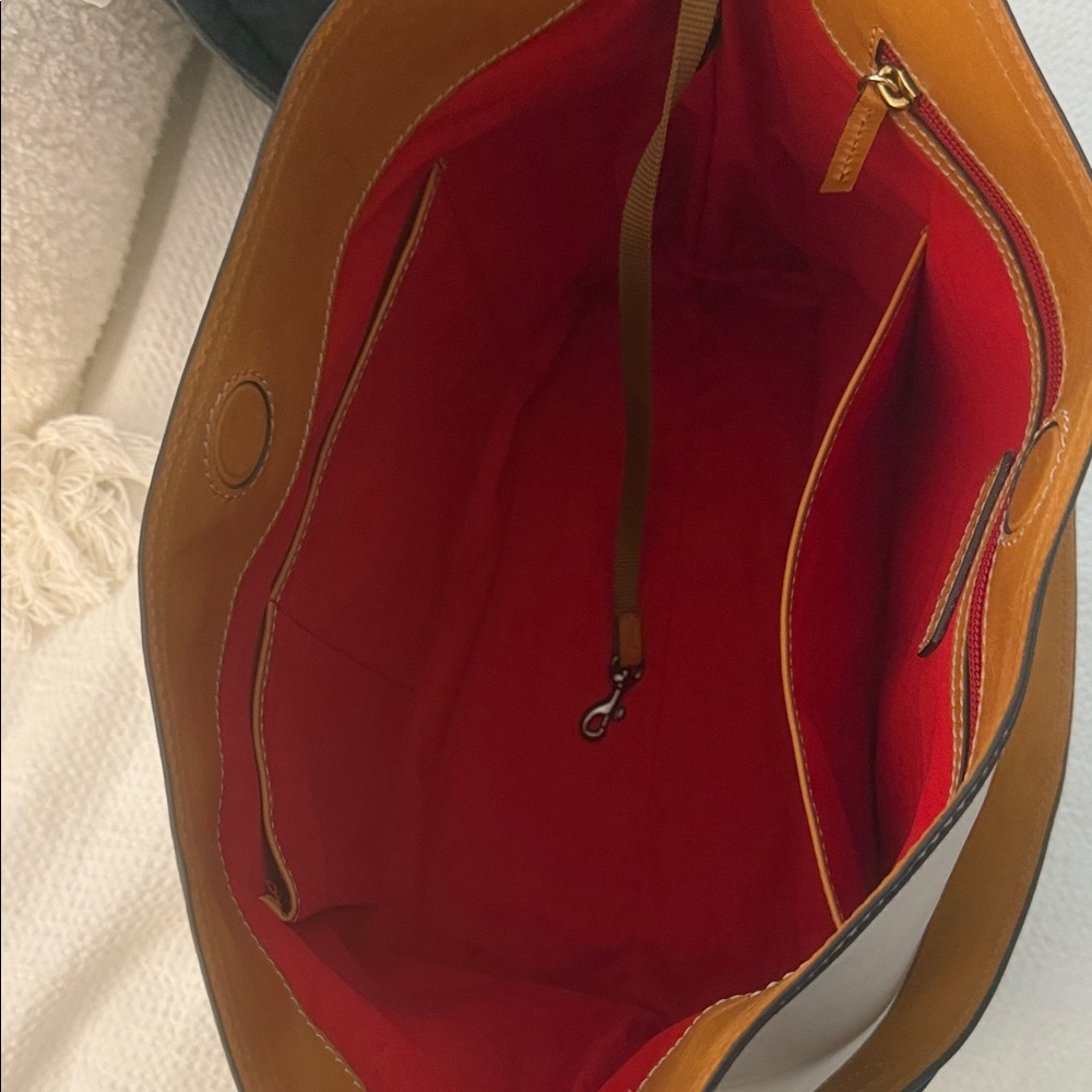 Chic Pink Leather DOONEY & BOURKE Shoulder Bag - Picture 6 of 6